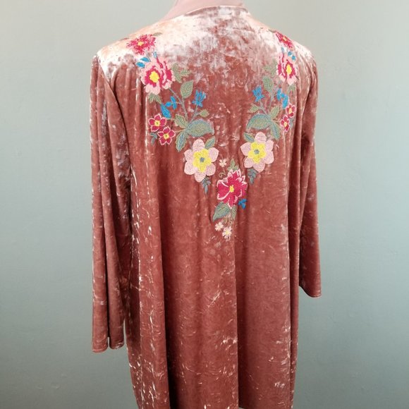 Andree by Unit Crushed Pink Velvet Floral Embroidered Cardigan Medium NEW - Picture 8 of 14